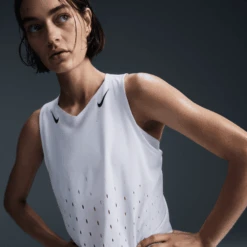 Nike - Dri-FIT ADV AeroSwift Running Singlet - Femme(Nike Dri Fit Adv Aeroswift Running Singlet Ss24 Femme Fn2504)