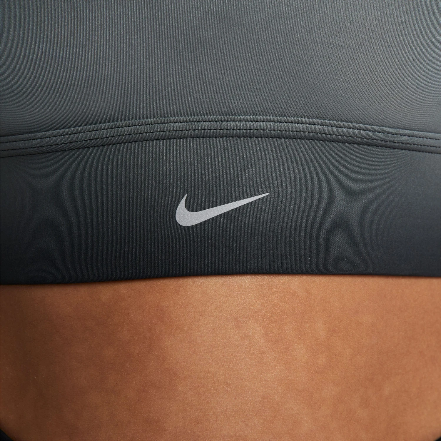 Nike - Swoosh Run Medium-Support Longline Padded Sports Bra - Femme(Nike Swoosh Run Medium Support Longline Padded Sports Bra Ss23 Femme Dv9938) 8 Nike - Swoosh Run Medium-Support Longline Padded Sports Bra - Femme(Nike Swoosh Run Medium Support Longline Padded Sports Bra Ss23 Femme Dv9938) - Image 6