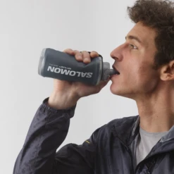 Salomon - Active Handheld 500ml(Salomon Active Handheld 500ml) 9 Salomon - Active Handheld 500ml(Salomon Active Handheld 500ml) -Lecoureur Nordique Soldes LC1928600 4 MOD ACTIVEHANDHELD BLACK SLATEGREY